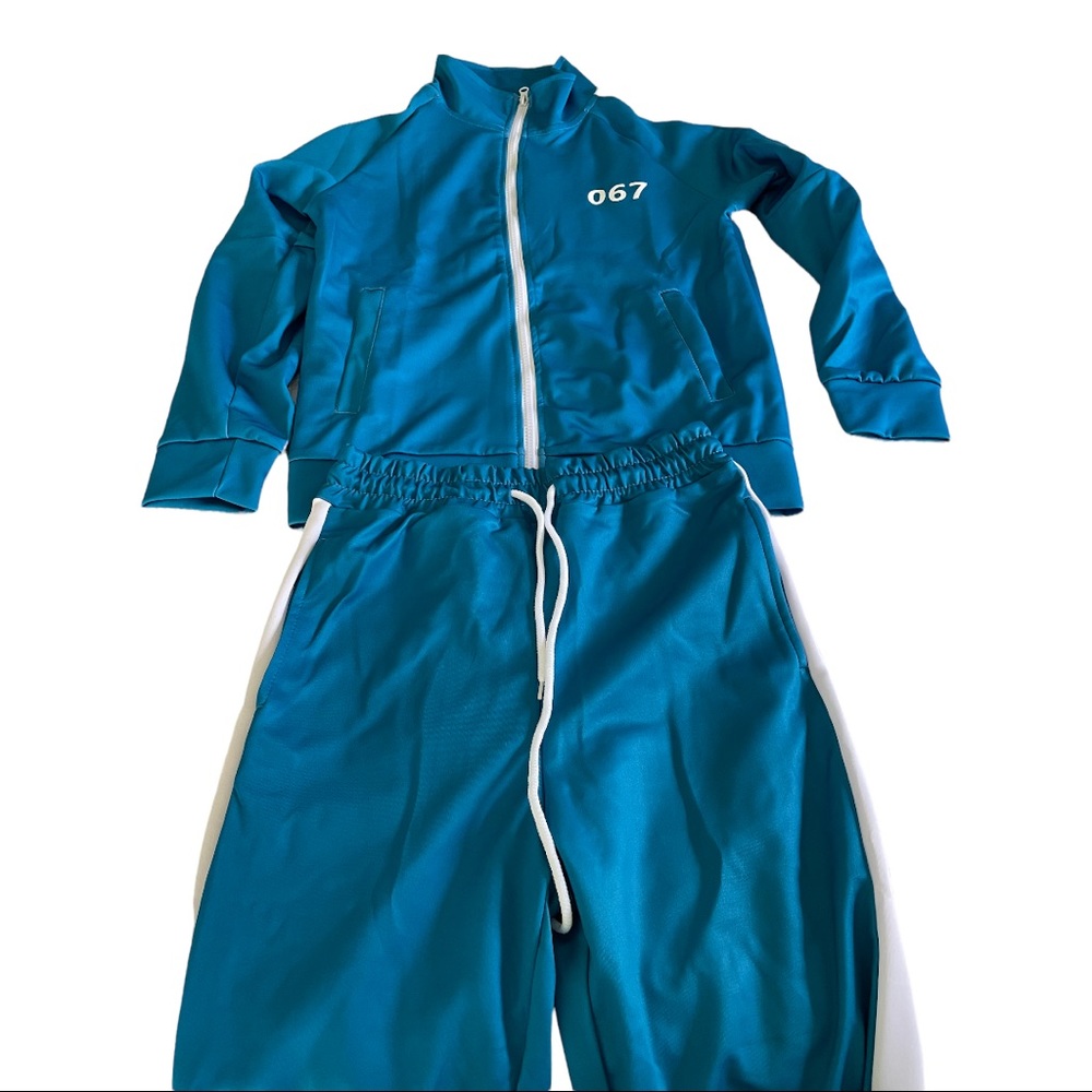 Blue fencing pants and jacket. Size S. Brand new. Polyester and cotton.